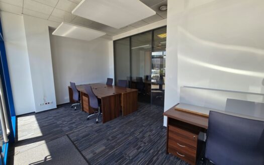 Lokal biurowo-usługowy na parterze