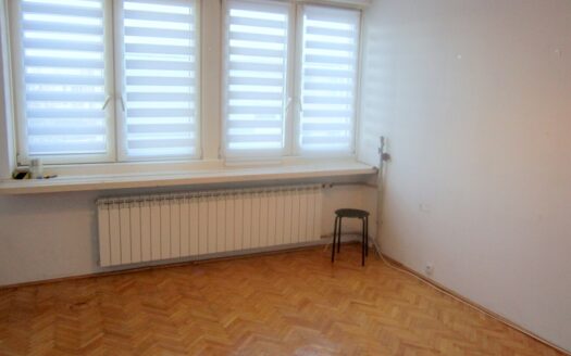 Kawalerka na inwestycje przy metrze !