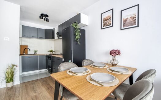 | Pruszków | bezpośrednio | do wejścia |