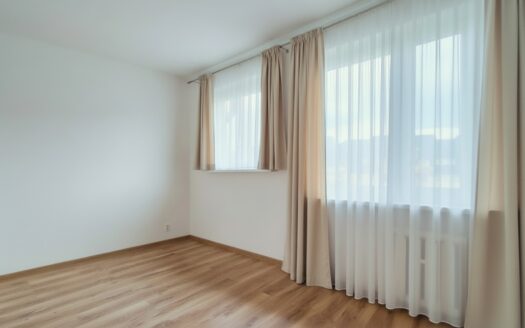 Jasne 4 pokojowe mieszkanie z 3 sypialniami.