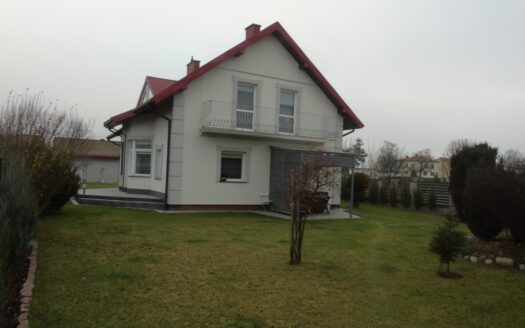 Dom Jednorodzinny , zaplecze ogrodnicze pow 4980m2