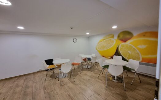 Lokal biurowo-usługowy z antresolą