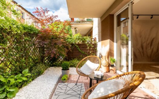 Apartament z ogródkiem, Garaż na 2 auta, Komórka