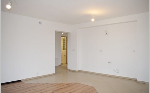 PIERWSZE PIĘTRO W BUDYNKU WIELORODZINNYM.