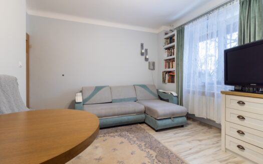 2 pokoje w kamienicy z widną osobną kuchnią !