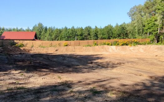 Działka z PNB Kieźliny – Olsztyn otoczona lasem