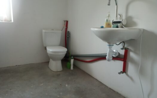 TANIO, ocieplony magazyn, regały/stoły, toaleta