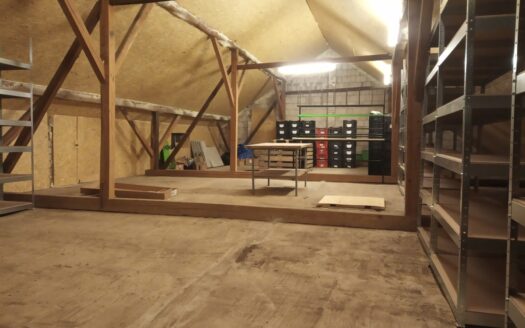 TANIO, ocieplony magazyn, regały/stoły, toaleta