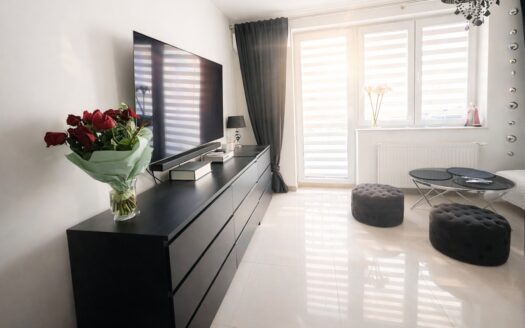 3 pokoje, balkon, 5 p., winda, garaż, bezpośrednio