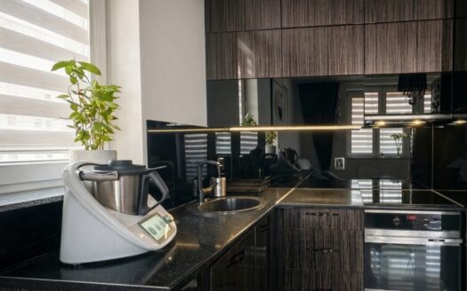 3 pokoje, balkon, 5 p., winda, garaż, bezpośrednio