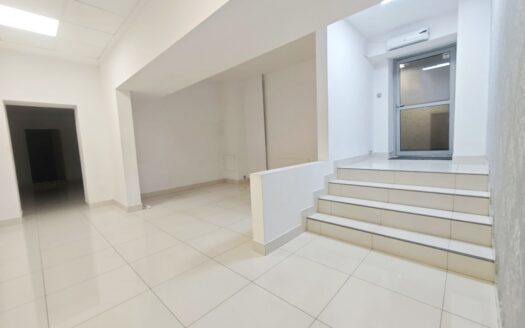 Lokal usługowy 220mkw Ostrołęka – duże sale