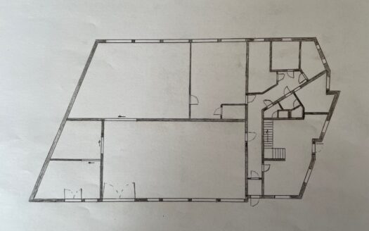 Atrakcyjny budynek komercyjny w Warszawie