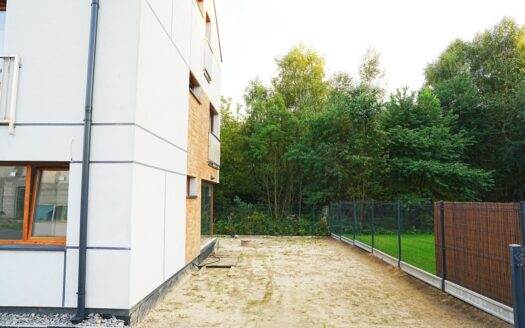 SEGMENT W CICHEJ, SPOKOJNEJ I ZIELONEJ OKOLICY