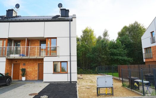 SEGMENT W CICHEJ, SPOKOJNEJ I ZIELONEJ OKOLICY