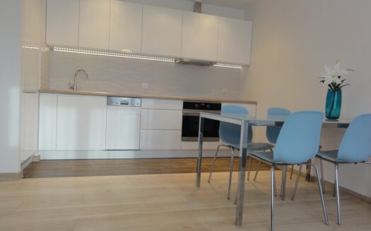 Wynajem-mieszkanie z miejscem garażowym i komórką