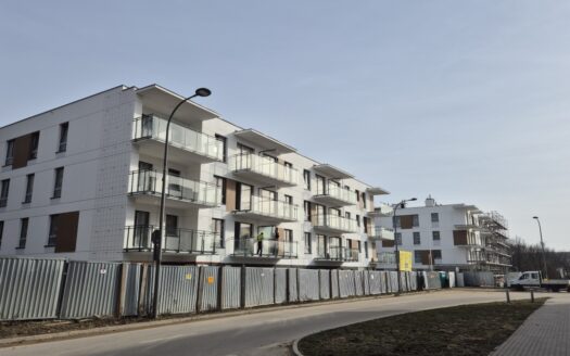 Funkcjonalna kawalerka – niska zabudowa, zieleń