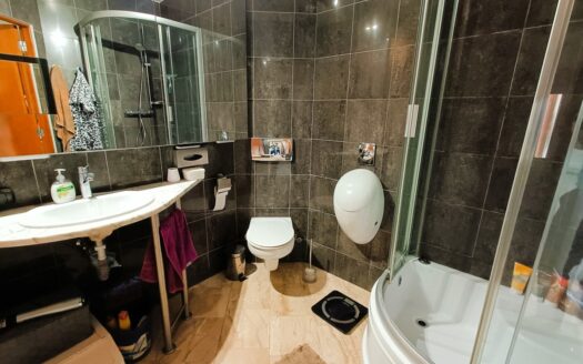 Mieszkanie 52,6 m2, wysokie, Metro, garaż