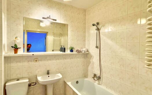 Świetny rozkład – dużo okien – balkon – wanna