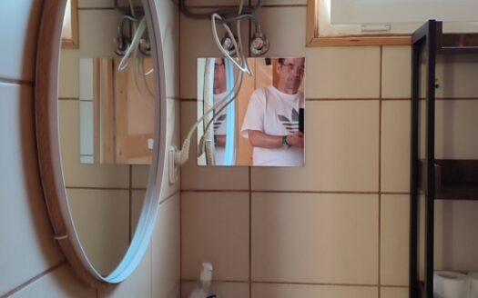 8 domków lub jeden,450m od plaży w Dębina .