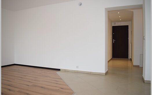 PIERWSZE PIĘTRO W BUDYNKU WIELORODZINNYM.