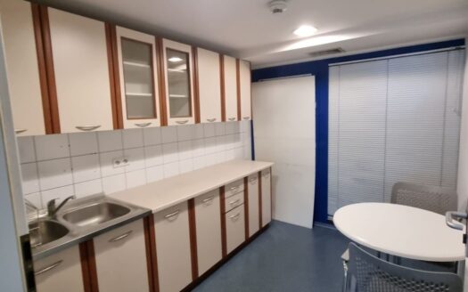 Lokal biurowy z antresolą