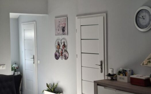 kameralny dom z bajkowym ogrodem