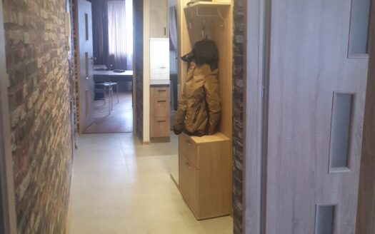 Trzy pokoje, Bielany, Wrzeciono, Metro-Wawrzyszew.