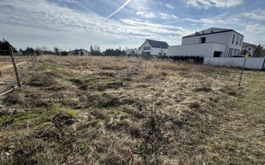 Przestronna działka w Baranowie z WZ- bezpośrednio