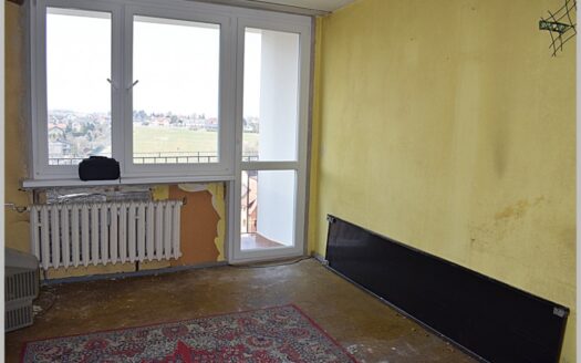 Mieszkanie na dziewiątym piętrze – do remontu.