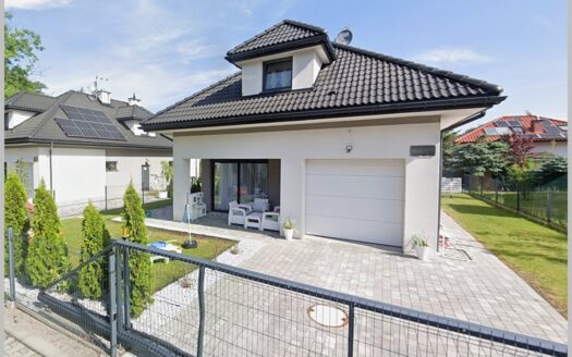 Dom jednorodzinny parterowy z poddaszem użytkowym.