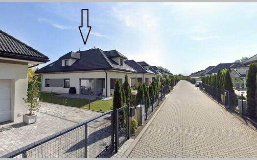 Dom jednorodzinny parterowy z poddaszem użytkowym.