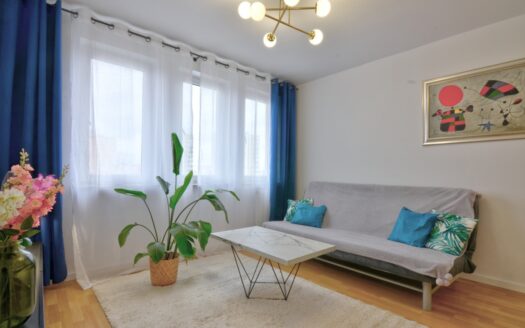 Świetny rozkład – dużo okien – balkon – wanna