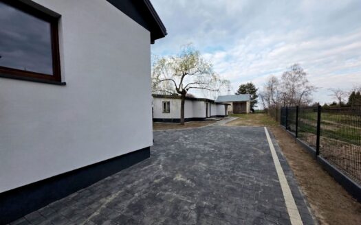 Energooszczędny dom z budynkami gospodarczymi