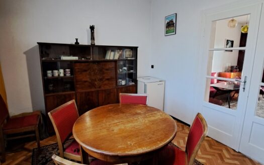 Dom do remontu w dzielnicy Ogrodów, 151 m², garaż.