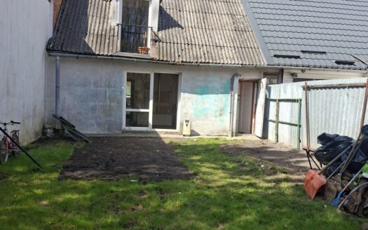 Połowa domu dwurodzinnego.