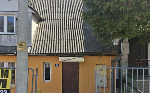 Połowa domu dwurodzinnego.