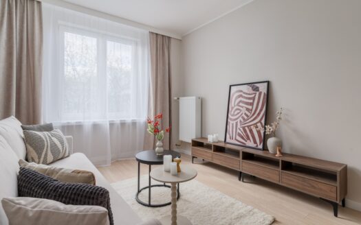 Wyposażone 2-pokojowe mieszkanie z osobną kuchnią