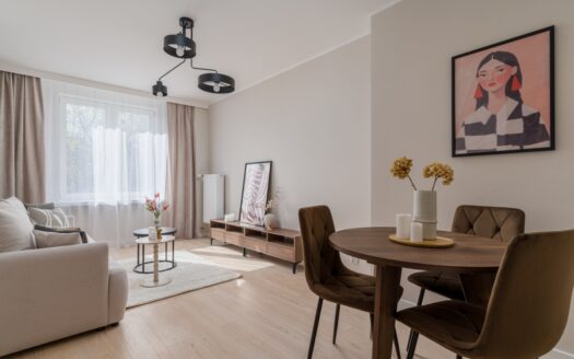 Wyposażone 2-pokojowe mieszkanie z osobną kuchnią