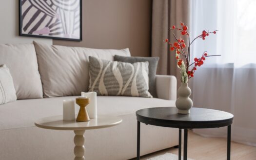 Wyposażone 2-pokojowe mieszkanie z osobną kuchnią