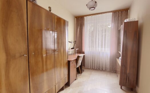 3 pokoje kuchnia duży balkon. Blok pośród drzew