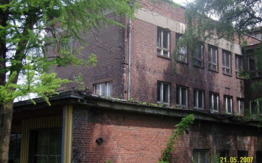 Budynek administracyjny ok. 4000 m² + działka