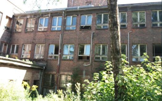 Budynek administracyjny ok. 4000 m² + działka