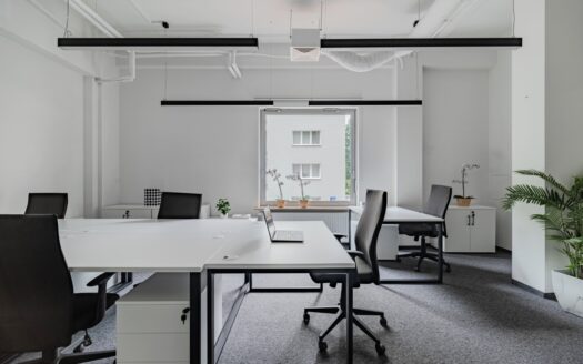 70 mkw – kameralne biuro – open space+ salka konf