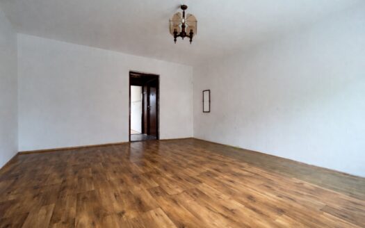 1 pok z widną kuchnią/2 pok z aneksem, piwnica 4m²