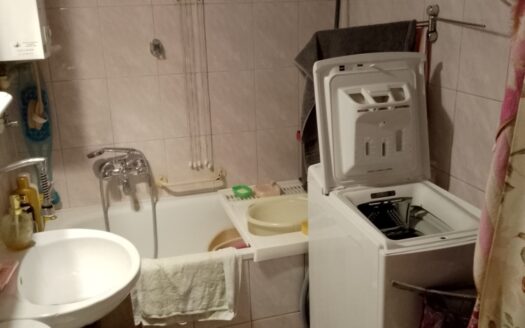 Sprzedam mieszkanie w bloku 2 pokoje 48m2.