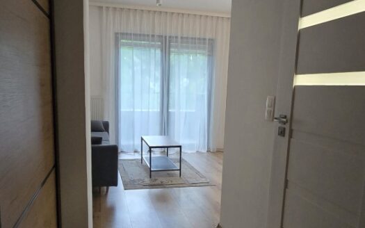 Wynajmę kawalerkę w apartamentowcu (Targowa)