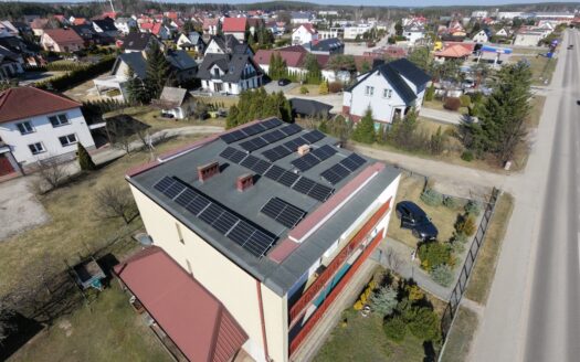 Dom z 3 niezależnymi wejściami na 2 bądź 3 rodzin