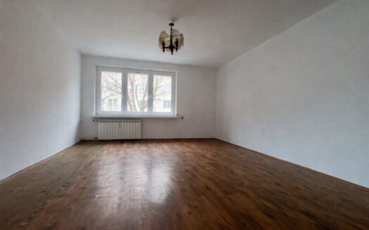 1 lub 2 pok do remontu 33m² + 4m² piwnica, parking